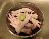 Foto langkah ke 1 dari resep Kaldu Ceker Ayam (MPASI 6 Bulan).