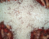 Foto del paso 6 de la receta: Arroz negro a la paella con calamares de potera, gambones y alioli de dos ajos