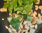 Foto del paso 4 de la receta: Salmonetes en salsa de almendras