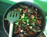 Foto langkah ke 8 dari resep Kerang hijau asam pedas.