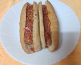 Foto del paso 3 de la receta: Perritos calientes con picadillo de chorizo y cebolla frita