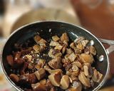 Foto del paso 8 de la receta: Carrilleras con mole, Robüchon de patata violeta y hongos