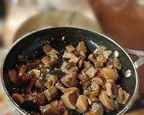 Foto del paso 8 de la receta: Carrilleras con mole, Robüchon de patata violeta y hongos