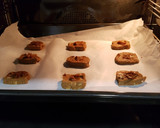 Foto del paso 3 de la receta: Galletas con dulce de leche y pepitas de chocolate