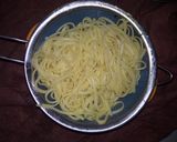 Foto langkah ke 1 dari resep Fettucini Agio Olio Saus Ayam Jamur.
