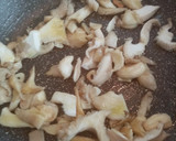 Foto del paso 2 de la receta: Ensalada de gulas templadas y mango
