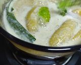 Gambar langkah 3 resipi Pengat Pisang Sagu Hijau.