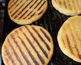 Foto del paso 5 de la receta: Arepa de plátano maduro rellena
