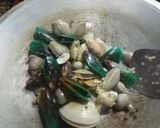 Foto langkah ke 3 dari resep Kerang Saus Padang.