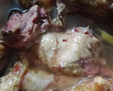 Foto langkah ke 2 dari resep Ayam Tim Goreng Bawang.