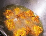 प्याज़ के कुरकुरे पकोड़े (pyaz ke kurkure pakode recipe in Hindi) रेसिपी चरण 5 फोटो