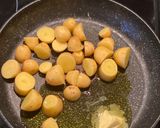 Kacsamell áfonyával fekete szederrel, lilakaposztával parázsburgonyával franciásan 🇫🇷#francia recept fázis 3 fotója