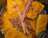 A picture of step 3 of Dulce de Calabaza.