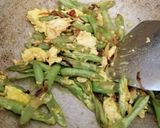 Gambar langkah 3 resipi Kacang Buncis Goreng Dengan Telur.