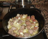 Foto del paso 2 de la receta: Ternera en salsa con champiñones