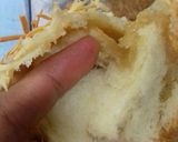 Foto langkah ke 5 dari resep Roti Kasur Topping Keju.