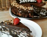 Foto langkah ke 5 dari resep Birthday Cake Si Ayah ( No Bake Chocolate Biscuit Cake).