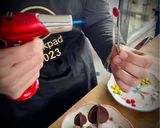 Foto del paso 3 de la receta: Huevos de Pascua decorados con Lacasitos