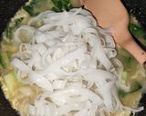 Foto langkah ke 4 dari resep Seblak Kwetiau.