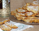 Foto del paso 2 de la receta: Orejas de Semana Santa