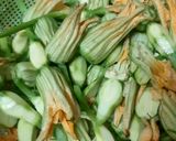 Hình bước làm 2 của món Tim heo xào bông bí