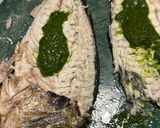 Foto del passaggio 3 della ricetta Orata croccante con pesto di erbe e fiori