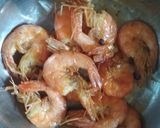 Foto langkah ke 4 dari resep Udang, sosis, telur saus tiram.