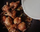 Foto langkah ke 6 dari resep Ayam Goreng Saus Mentega.