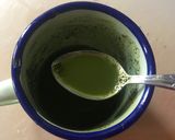 Foto langkah ke 2 dari resep Strawberry Matcha Ice.