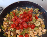 Foto del paso 5 de la receta: Pasta con salmón zucchini y cherry