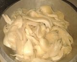 Foto langkah ke 1 dari resep Tumis jamur Tiram Bakso.