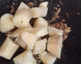 Gambar langkah 3 resipi Ubi Kayu Rebus Tumis Belacan.