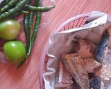 Foto langkah ke 1 dari resep Oseng Pindang Cabe Hìjau.