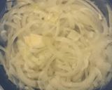 Foto del paso 3 de la receta: Milanesa de pollo con ensalada de papa y cebolla