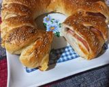 Foto del paso 3 de la receta: Corona rellena de jamón y queso