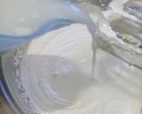 Foto langkah ke 3 dari resep Bolu Mawar Pandan.