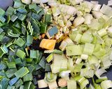 Une image de l'étape 2 de Curry Thaï au poulet et légumes.