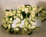 Une image de l'étape 11 de Poulet mariné aux poivrons tricolores et courgette.