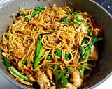 Foto langkah ke 4 dari resep Mi goreng ayam.