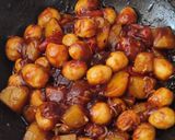Foto langkah ke 4 dari resep Semur Telur Kentang Simpel.