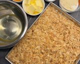 Hình bước làm 2 của món Bánh ngói hạnh nhân (Almond Tuiles)