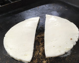 Foto del paso 5 de la receta: Tacos de huevo con queso panela entomatado