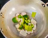 A picture of step 4 of CHINESE LOTUS ROOT STIR FRY (Lotus stem stir fry).