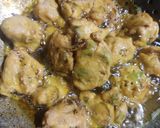 A picture of step 3 of Onion Chilli Pakoda.