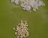 Foto del paso 2 de la receta: Fideuá con sepia, gambas y allioli