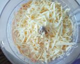 Sajtos-kolbászos kenyér recept fázis 3 fotója
