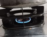 Foto langkah ke 11 dari resep Bolu pisang 8 telur panggang baking pan.