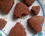 A picture of step 4 of Mini Heart Cake.