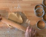 Foto del passaggio 10 della ricetta Crostata con Flan di crema al latte condensato