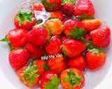 Hình bước làm 1 của món Strawbery Yogurt Ice Blended (Sữa chua dâu tây đá xay)